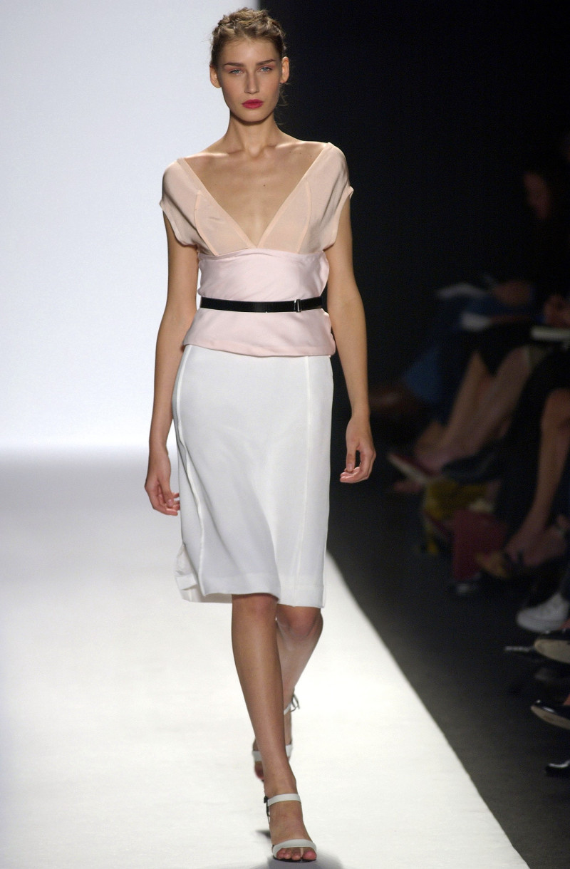 Narciso Rodriguez fashion show for Spring/Summer 2003