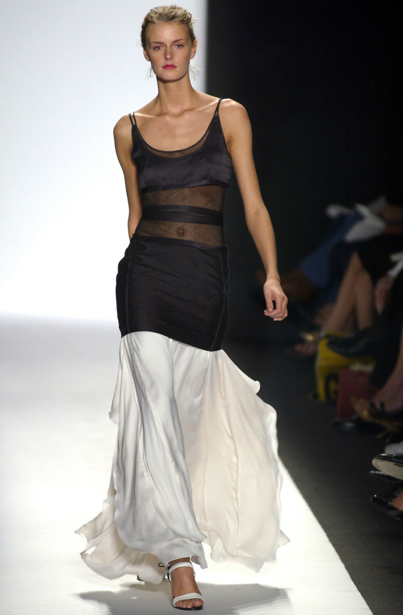 Narciso Rodriguez fashion show for Spring/Summer 2003