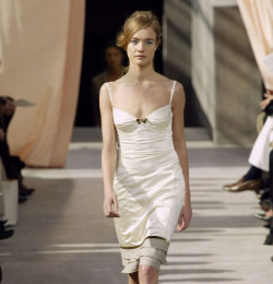 Louis Vuitton Spring 2003 Ready-to-Wear Fashion Show