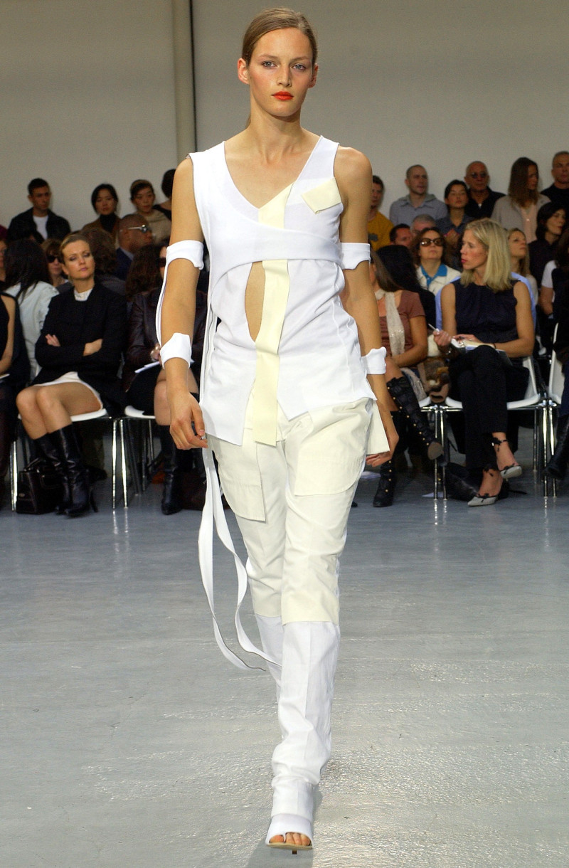 Helmut Lang fashion show for Spring/Summer 2003