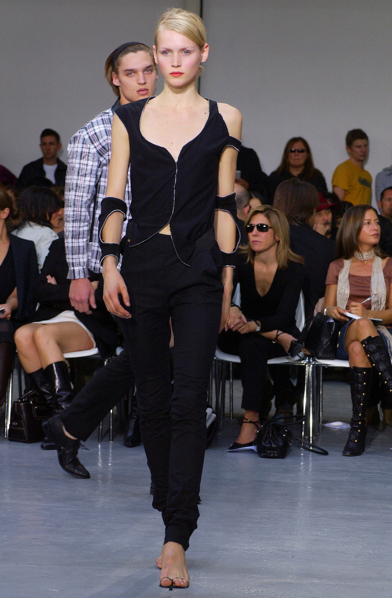 Helmut Lang fashion show for Spring/Summer 2003