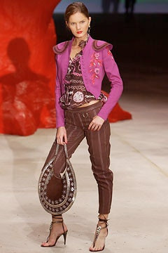 Emanuel Ungaro fashion show for Spring/Summer 2003