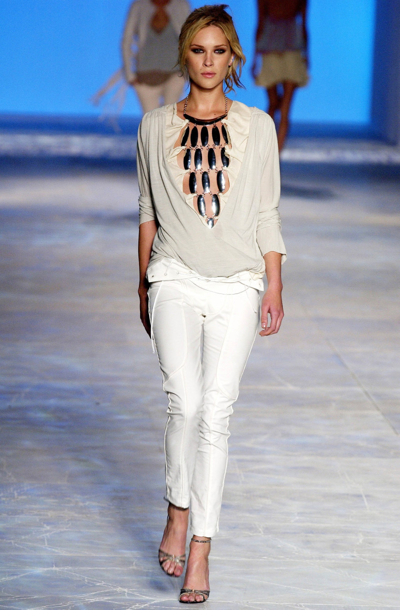 Chloe fashion show for Spring/Summer 2003