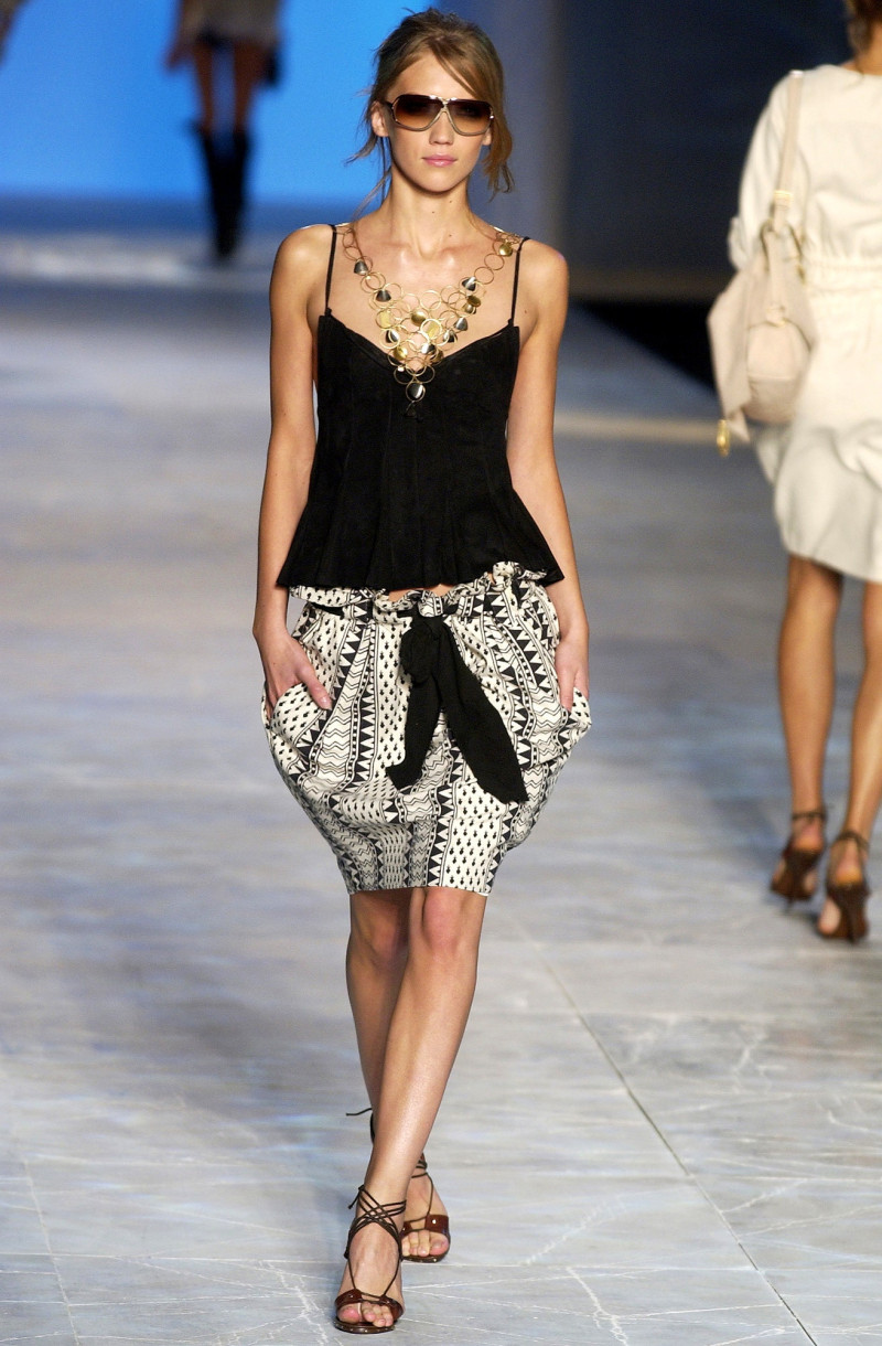 Chloe fashion show for Spring/Summer 2003