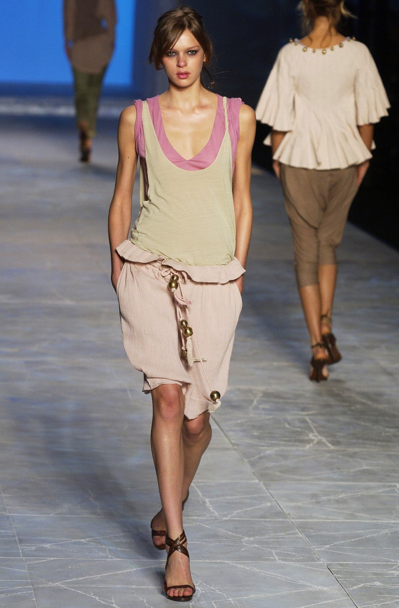 Chloe fashion show for Spring/Summer 2003