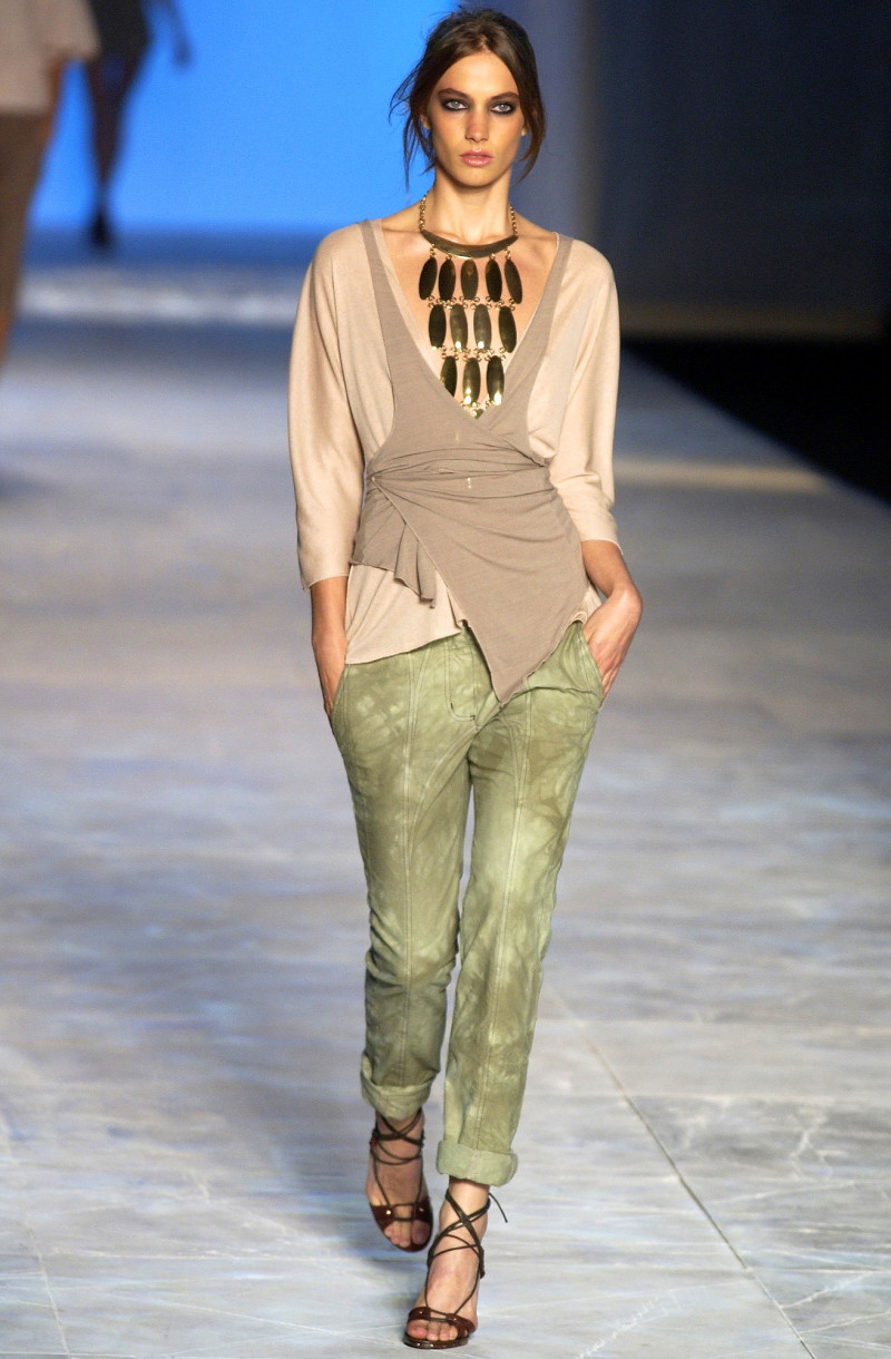 Chloe fashion show for Spring/Summer 2003