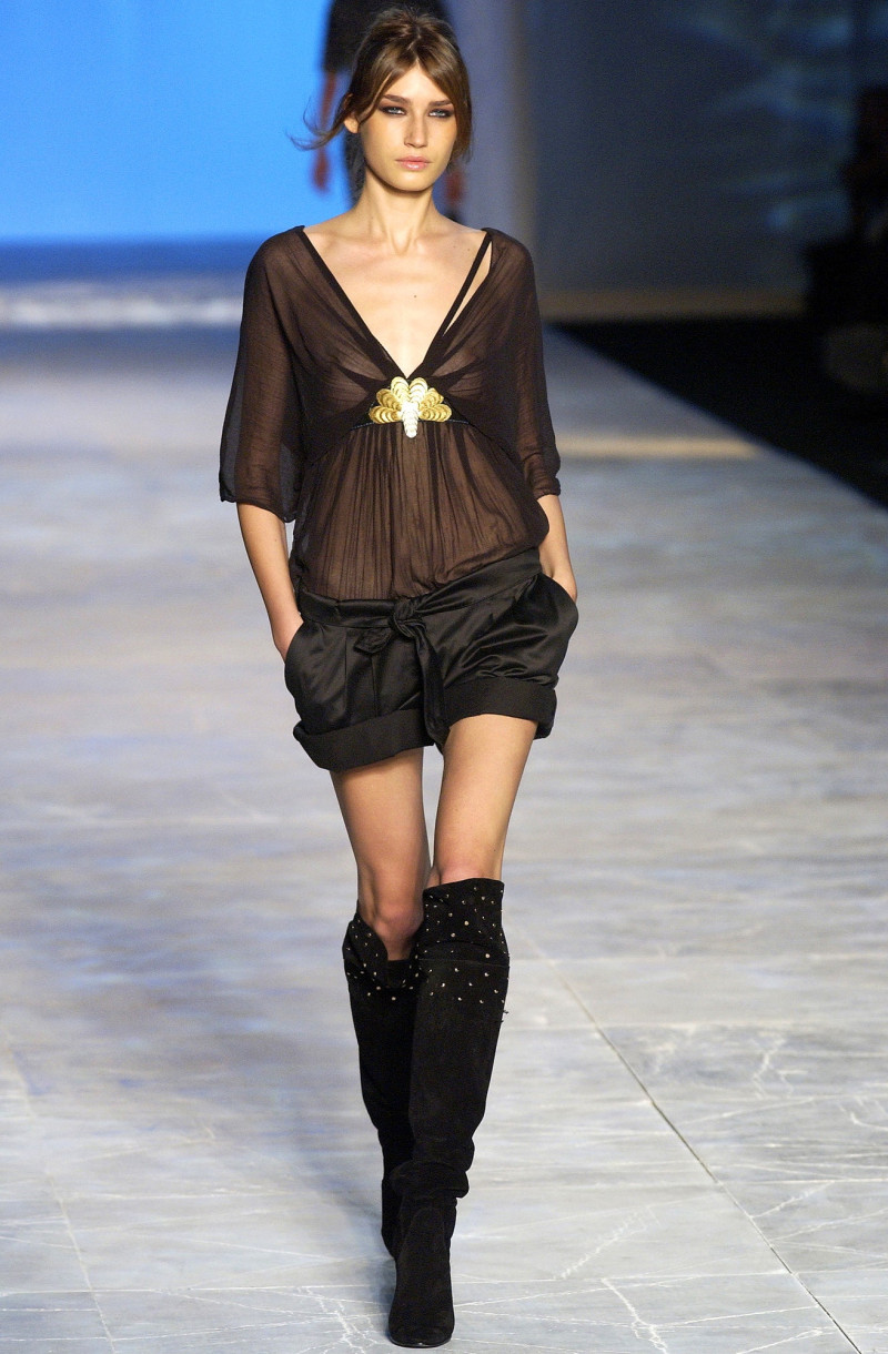 Chloe fashion show for Spring/Summer 2003