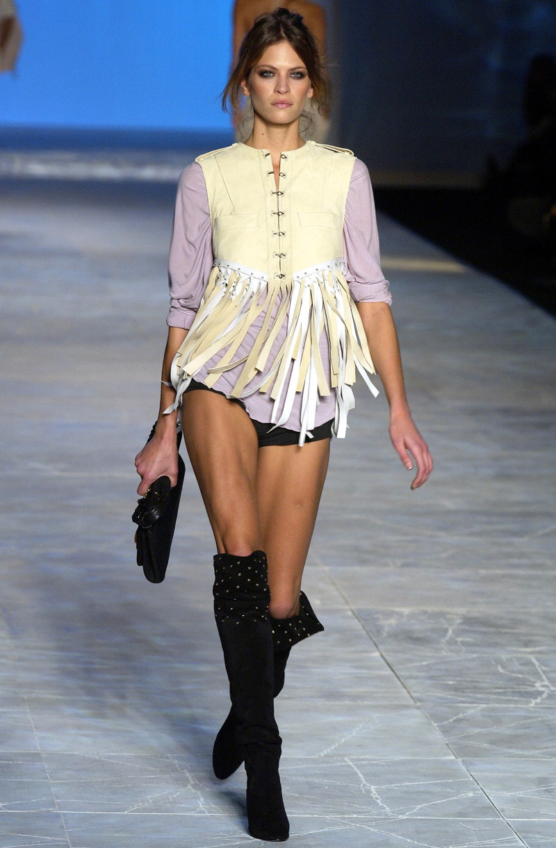 Chloe fashion show for Spring/Summer 2003