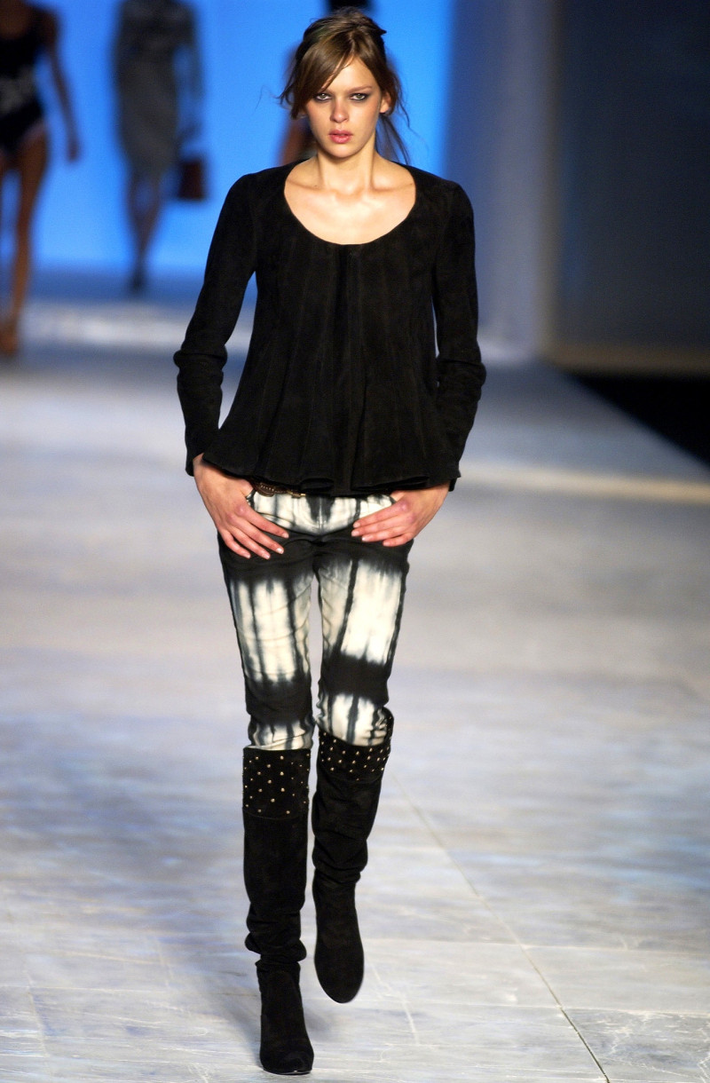 Chloe fashion show for Spring/Summer 2003