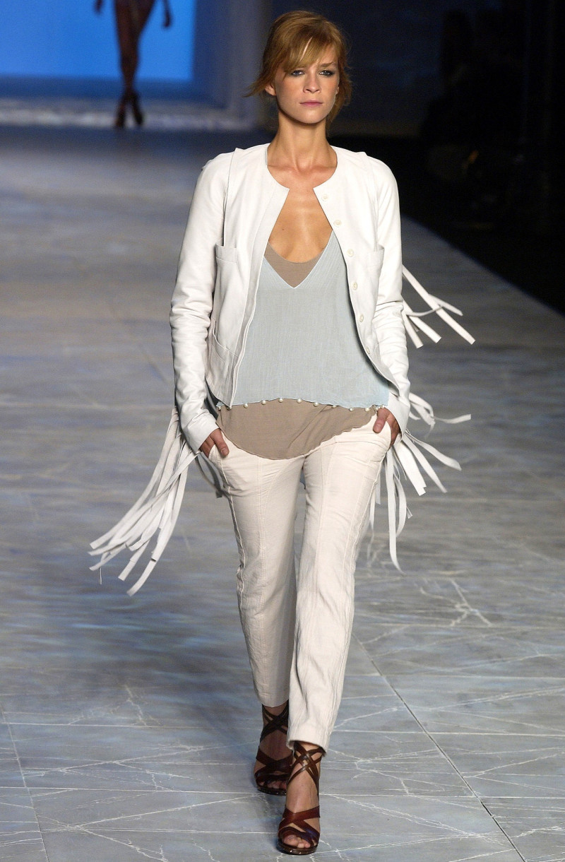 Chloe fashion show for Spring/Summer 2003