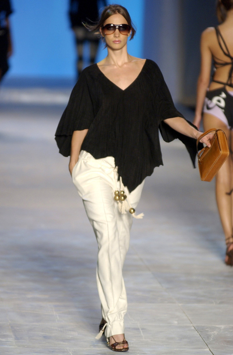 Chloe fashion show for Spring/Summer 2003