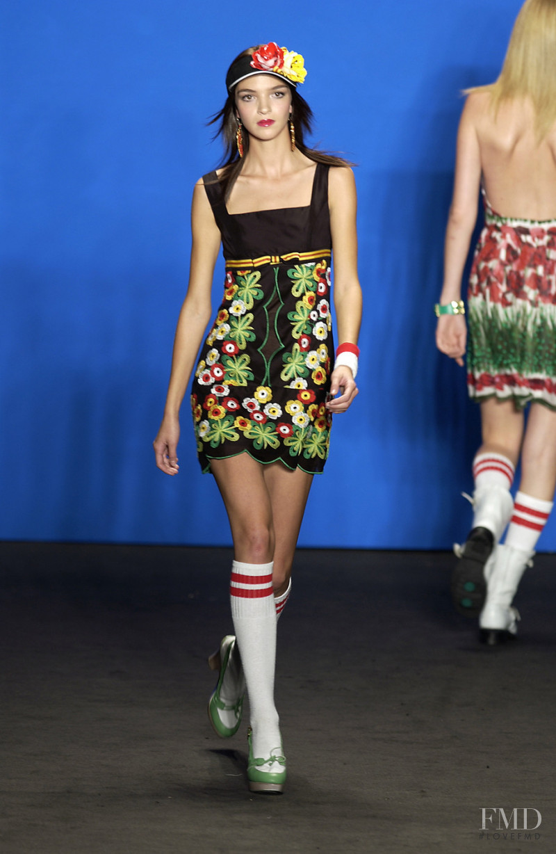 Mariacarla Boscono featured in  the Anna Sui fashion show for Spring/Summer 2003