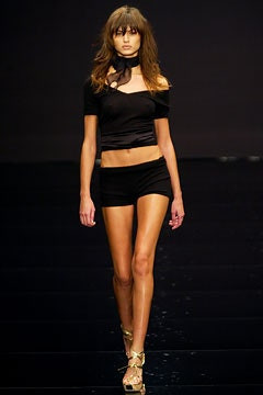 Alessandro Dell\'Acqua fashion show for Spring/Summer 2003