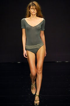 Alessandro Dell\'Acqua fashion show for Spring/Summer 2003