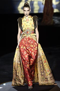 Valentino Couture fashion show for Autumn/Winter 2002