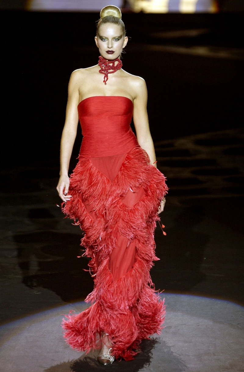 Karolina Kurkova featured in  the Valentino Couture fashion show for Autumn/Winter 2002