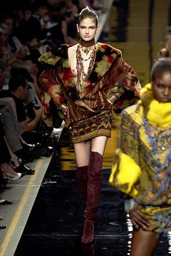 Emanuel Ungaro Haute-Couture fashion show for Autumn/Winter 2002