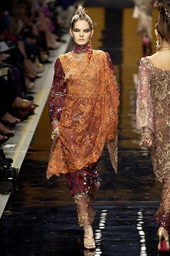 Emanuel Ungaro Haute-Couture fashion show for Autumn/Winter 2002