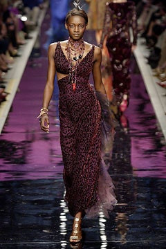 Emanuel Ungaro Haute-Couture fashion show for Autumn/Winter 2002