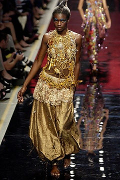 Emanuel Ungaro Haute-Couture fashion show for Autumn/Winter 2002