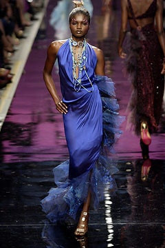 Emanuel Ungaro Haute-Couture fashion show for Autumn/Winter 2002
