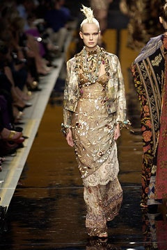 Emanuel Ungaro Haute-Couture fashion show for Autumn/Winter 2002