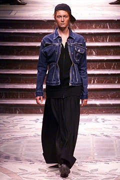Yohji Yamamoto fashion show for Autumn/Winter 2002
