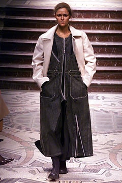 Yohji Yamamoto fashion show for Autumn/Winter 2002