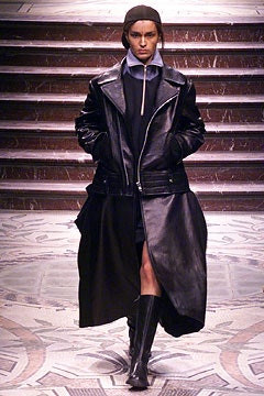 Yohji Yamamoto fashion show for Autumn/Winter 2002