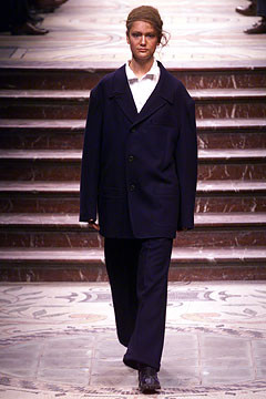 Yohji Yamamoto fashion show for Autumn/Winter 2002