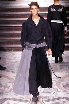 Yohji Yamamoto fashion show for Autumn/Winter 2002