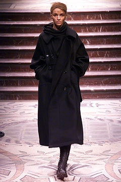 Yohji Yamamoto fashion show for Autumn/Winter 2002