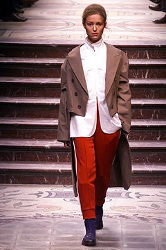 Yohji Yamamoto fashion show for Autumn/Winter 2002