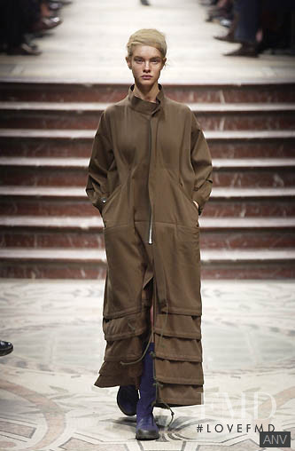Natalia Vodianova featured in  the Yohji Yamamoto fashion show for Autumn/Winter 2002