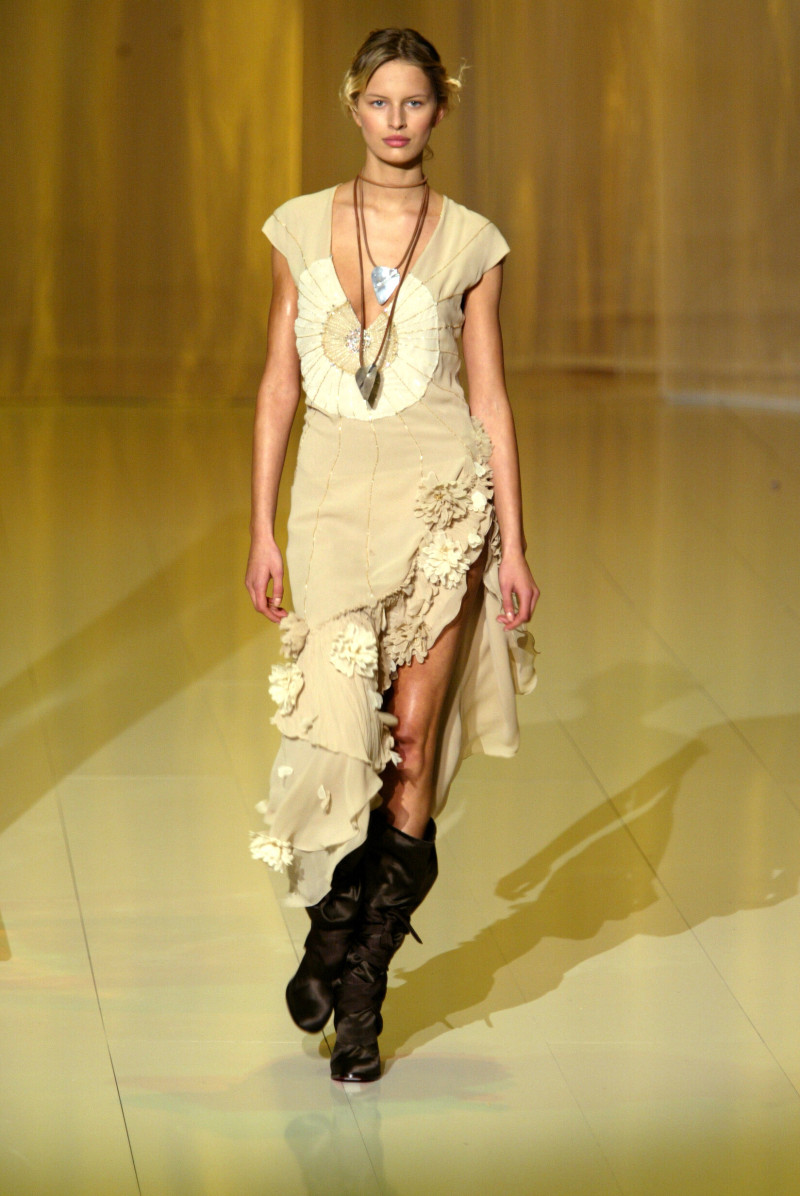 Karolina Kurkova featured in  the Emanuel Ungaro fashion show for Autumn/Winter 2002