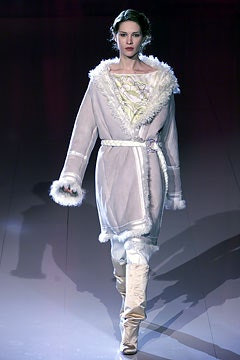 Emanuel Ungaro fashion show for Autumn/Winter 2002