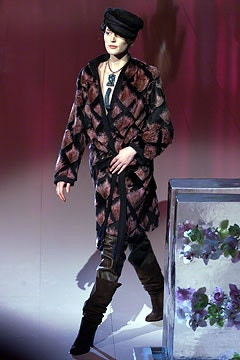Emanuel Ungaro fashion show for Autumn/Winter 2002