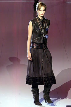 Emanuel Ungaro fashion show for Autumn/Winter 2002