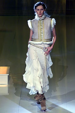 Emanuel Ungaro fashion show for Autumn/Winter 2002