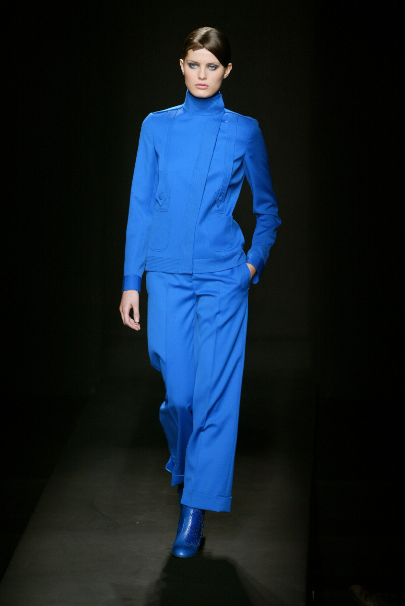 Isabeli Fontana featured in  the Viktor & Rolf fashion show for Autumn/Winter 2002