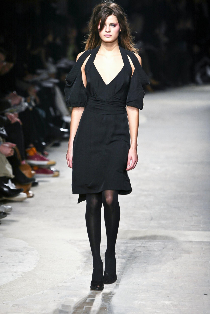 Isabeli Fontana featured in  the Martine Sitbon fashion show for Autumn/Winter 2002