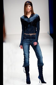 Lagerfeld Gallery fashion show for Autumn/Winter 2002