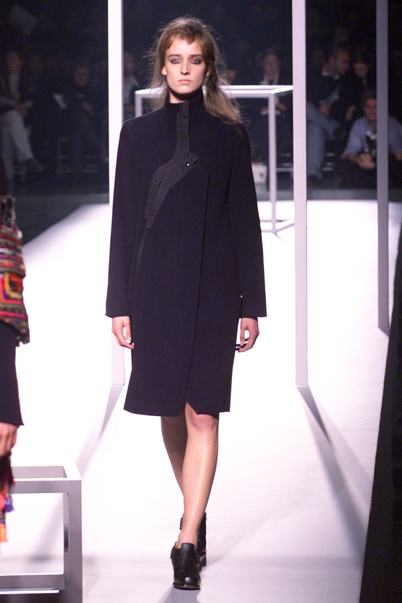 Hussein Chalayan fashion show for Autumn/Winter 2002