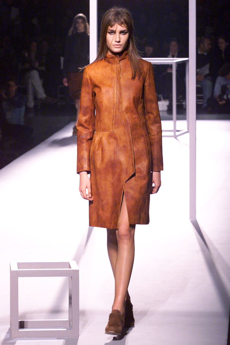 Hussein Chalayan fashion show for Autumn/Winter 2002