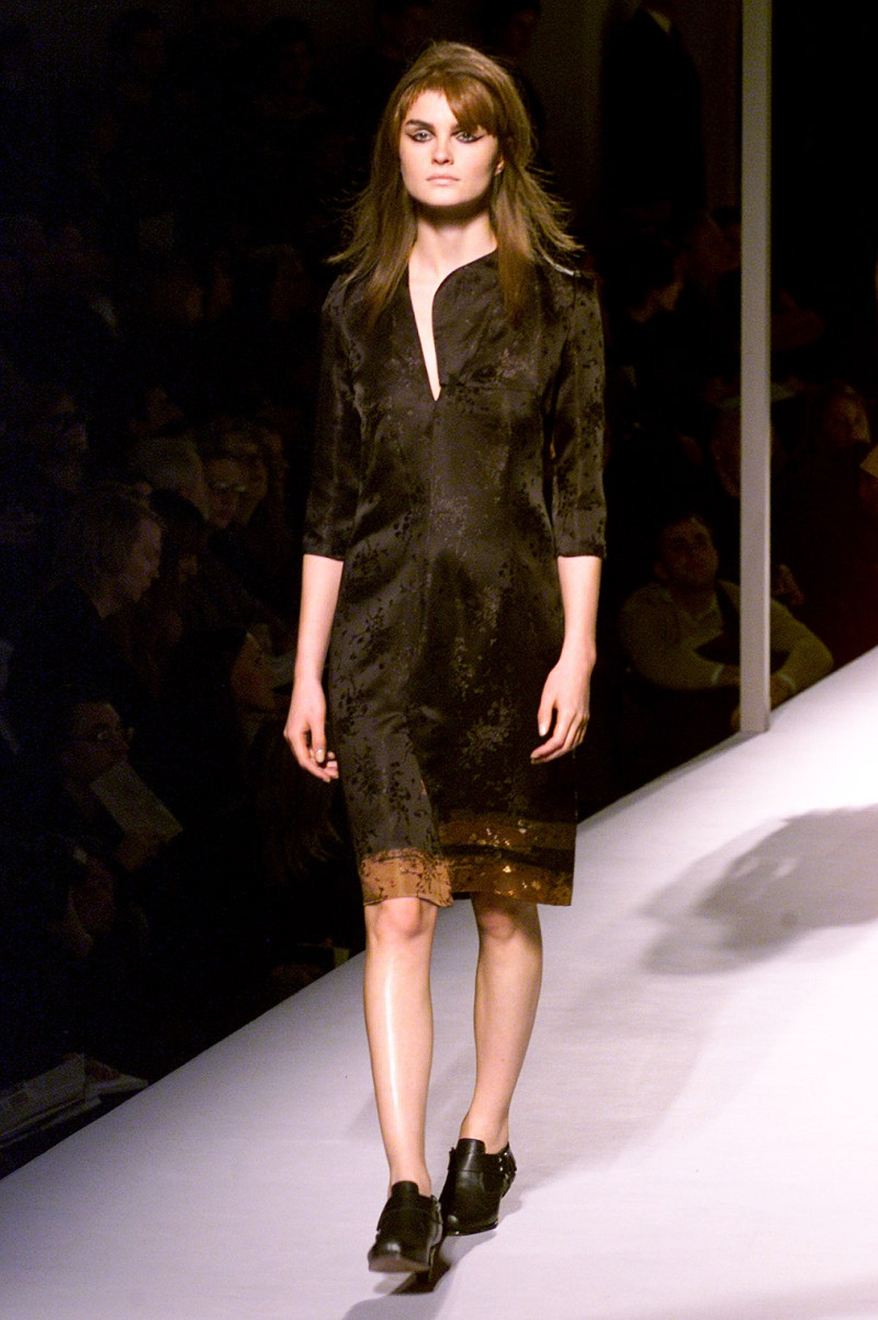 Hussein Chalayan fashion show for Autumn/Winter 2002