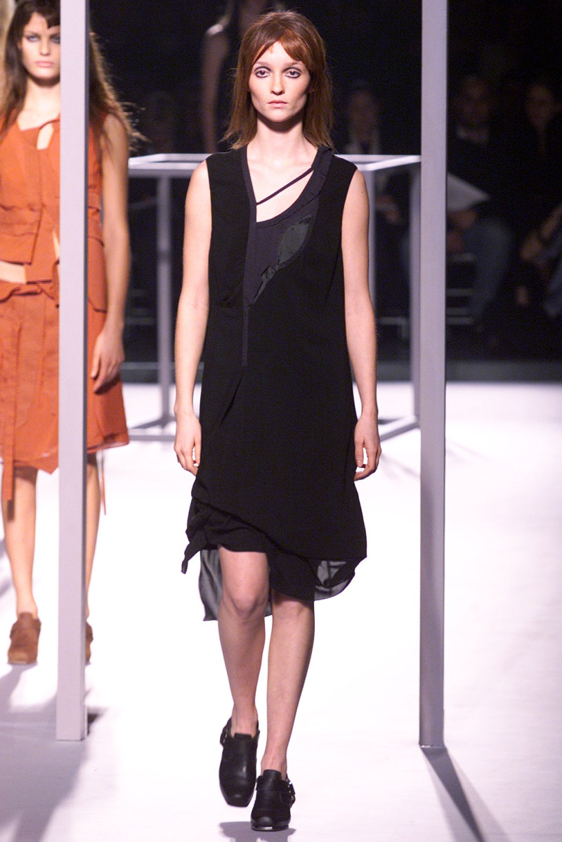 Hussein Chalayan fashion show for Autumn/Winter 2002