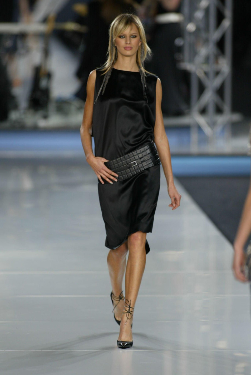 Karolina Kurkova featured in  the Chanel fashion show for Autumn/Winter 2002