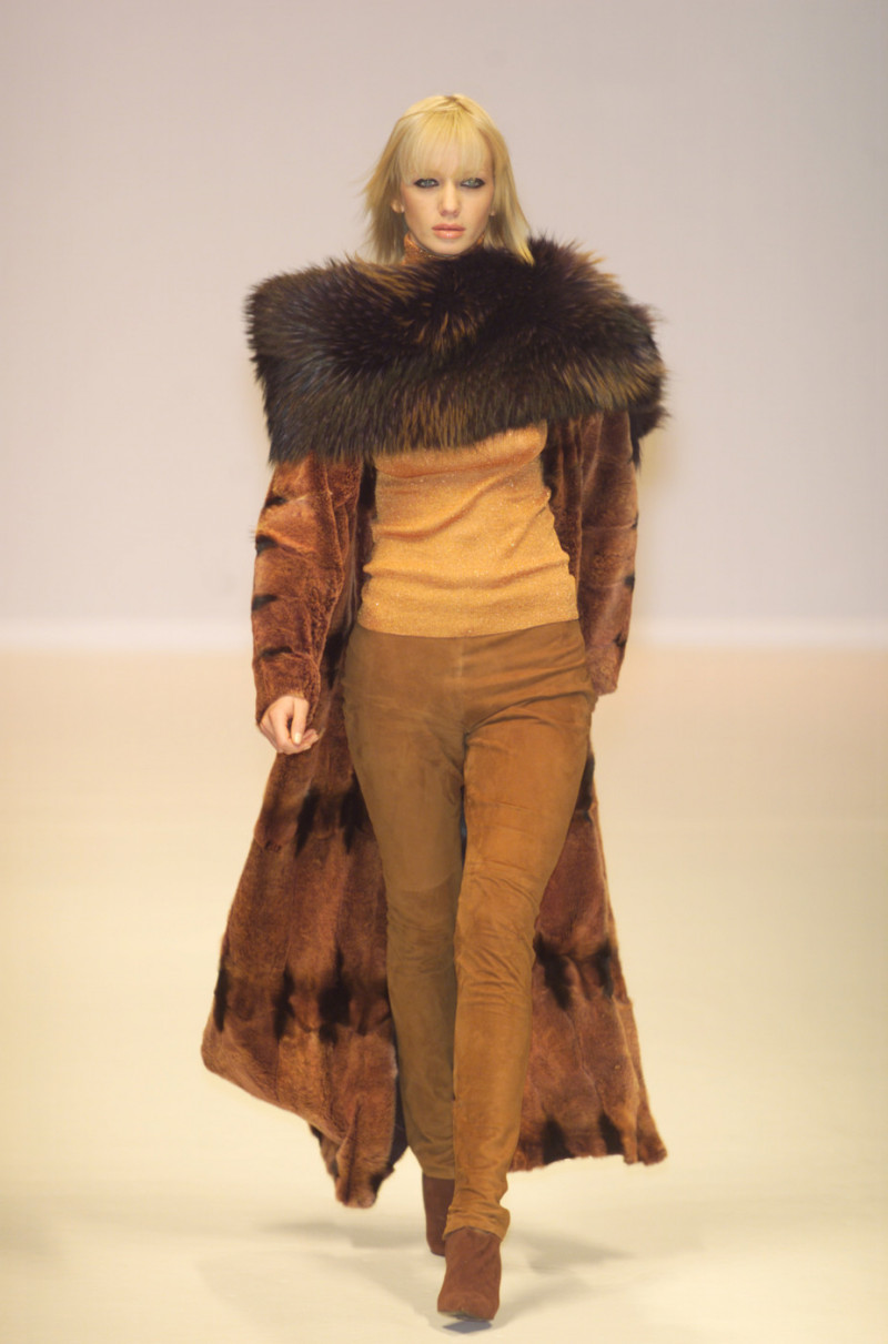 Giuliana Teso fashion show for Autumn/Winter 2001