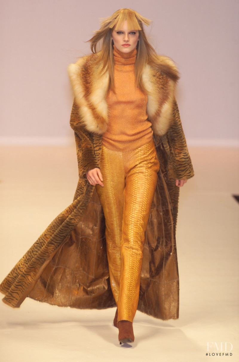 Giuliana Teso fashion show for Autumn/Winter 2001