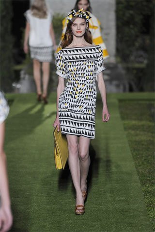 Olga Sherer featured in  the Diane Von Furstenberg fashion show for Resort 2009